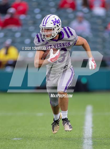 Thumbnail 1 in Mount Vernon vs. Jim Ned (UIL Class 3A Division 1 Semifinal) photogallery.