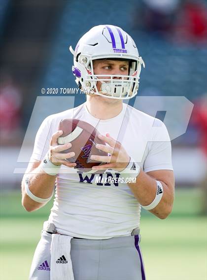 Thumbnail 2 in Mount Vernon vs. Jim Ned (UIL Class 3A Division 1 Semifinal) photogallery.