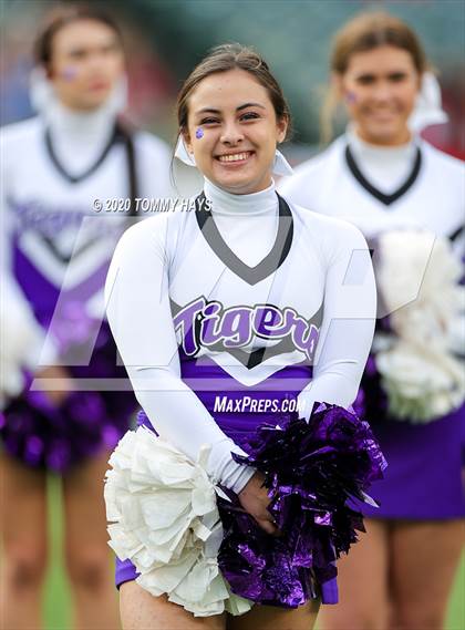 Thumbnail 2 in Mount Vernon vs. Jim Ned (UIL Class 3A Division 1 Semifinal) photogallery.