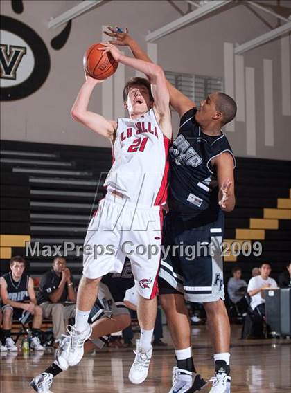 Thumbnail 2 in Flintridge Prep vs La Jolla (MaxPreps Holiday Classic) photogallery.