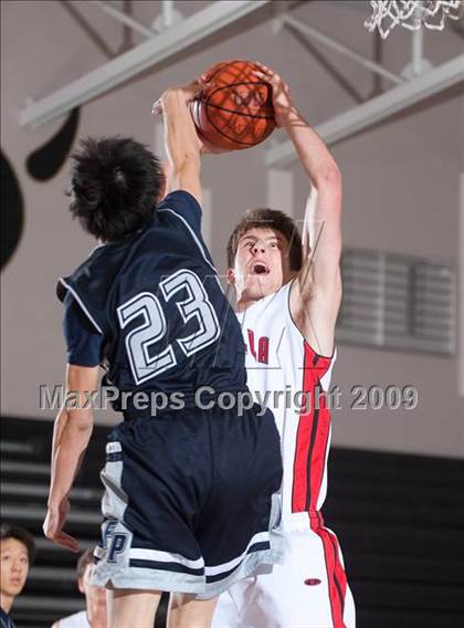 Thumbnail 3 in Flintridge Prep vs La Jolla (MaxPreps Holiday Classic) photogallery.