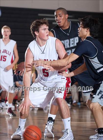 Thumbnail 3 in Flintridge Prep vs La Jolla (MaxPreps Holiday Classic) photogallery.