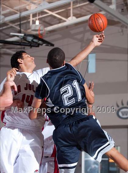 Thumbnail 2 in Flintridge Prep vs La Jolla (MaxPreps Holiday Classic) photogallery.