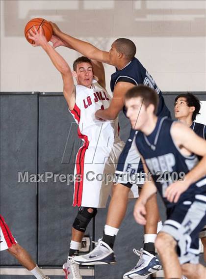 Thumbnail 2 in Flintridge Prep vs La Jolla (MaxPreps Holiday Classic) photogallery.
