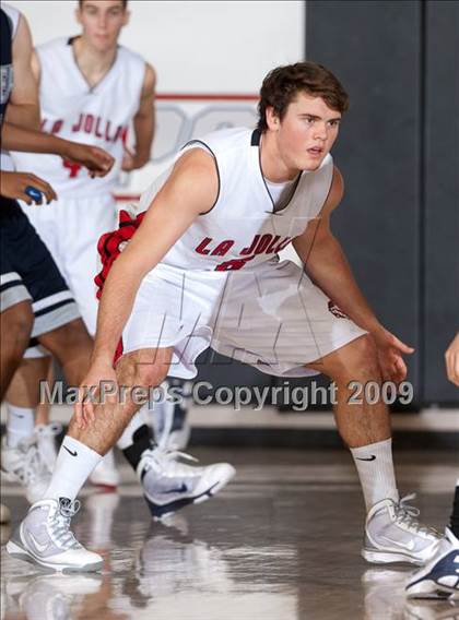 Thumbnail 3 in Flintridge Prep vs La Jolla (MaxPreps Holiday Classic) photogallery.
