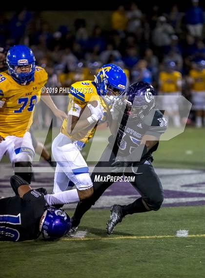 Thumbnail 1 in Bishop Amat vs Cathedral photogallery.