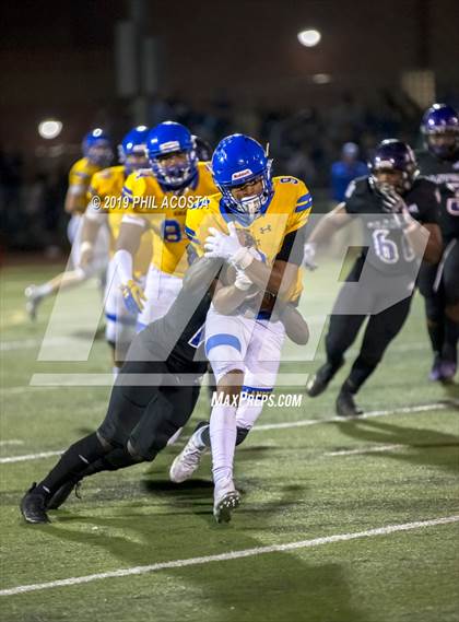 Thumbnail 3 in Bishop Amat vs Cathedral photogallery.