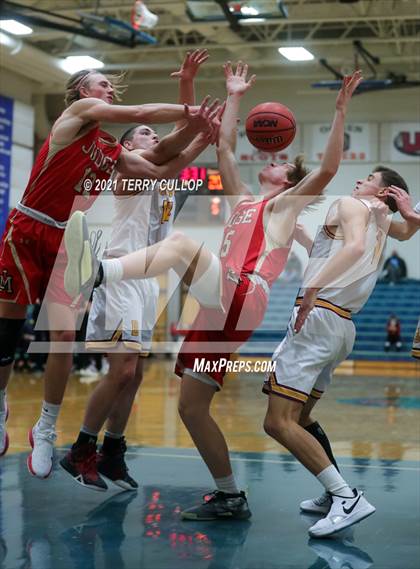 Thumbnail 1 in Judge Memorial vs. Mountain View (Eagle Holiday Shootout) photogallery.