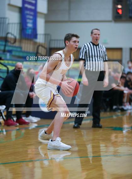 Thumbnail 2 in Judge Memorial vs. Mountain View (Eagle Holiday Shootout) photogallery.