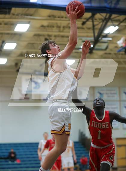 Thumbnail 3 in Judge Memorial vs. Mountain View (Eagle Holiday Shootout) photogallery.