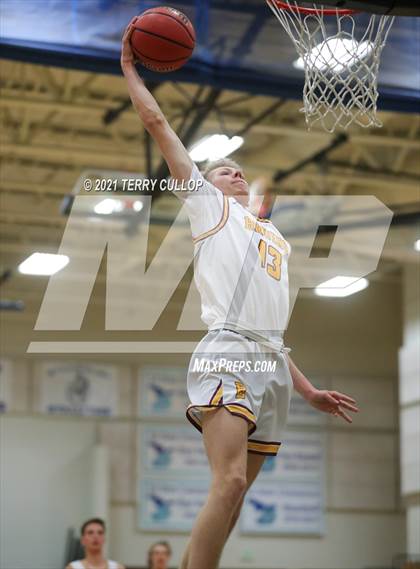 Thumbnail 3 in Judge Memorial vs. Mountain View (Eagle Holiday Shootout) photogallery.