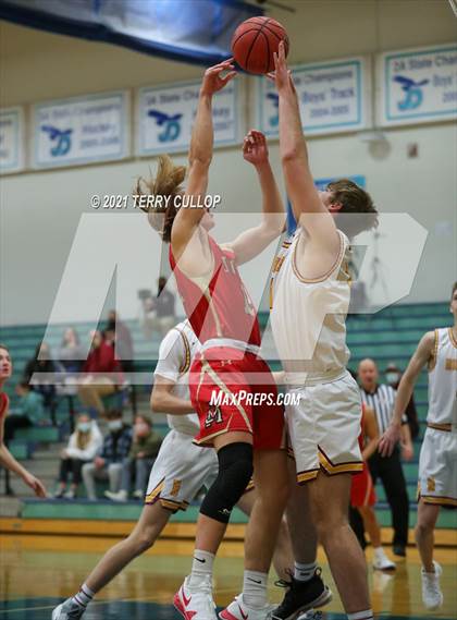 Thumbnail 2 in Judge Memorial vs. Mountain View (Eagle Holiday Shootout) photogallery.