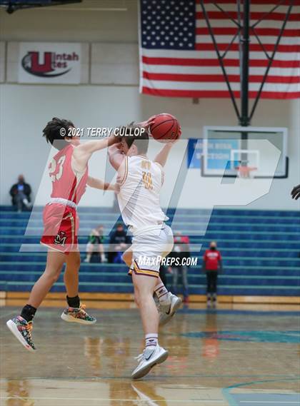 Thumbnail 2 in Judge Memorial vs. Mountain View (Eagle Holiday Shootout) photogallery.