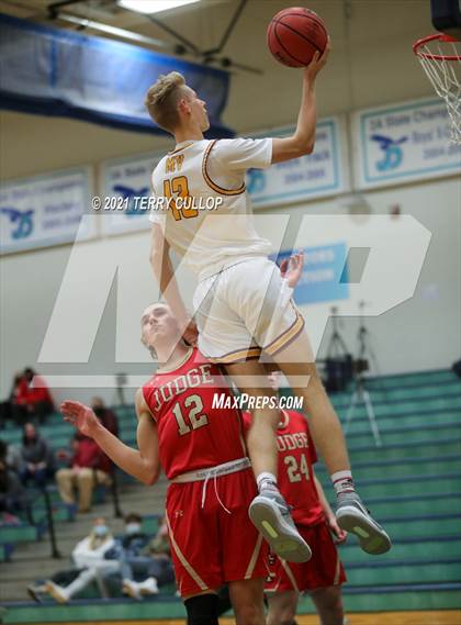 Thumbnail 3 in Judge Memorial vs. Mountain View (Eagle Holiday Shootout) photogallery.