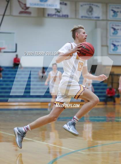 Thumbnail 3 in Judge Memorial vs. Mountain View (Eagle Holiday Shootout) photogallery.