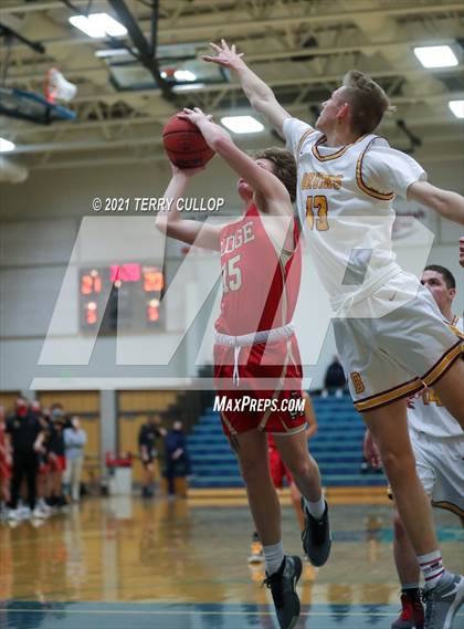 Thumbnail 3 in Judge Memorial vs. Mountain View (Eagle Holiday Shootout) photogallery.