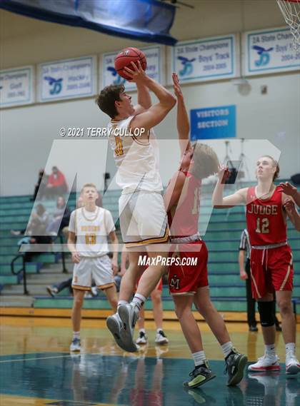 Thumbnail 2 in Judge Memorial vs. Mountain View (Eagle Holiday Shootout) photogallery.