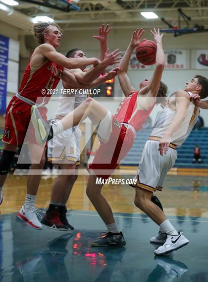 Thumbnail 2 in Judge Memorial vs. Mountain View (Eagle Holiday Shootout) photogallery.