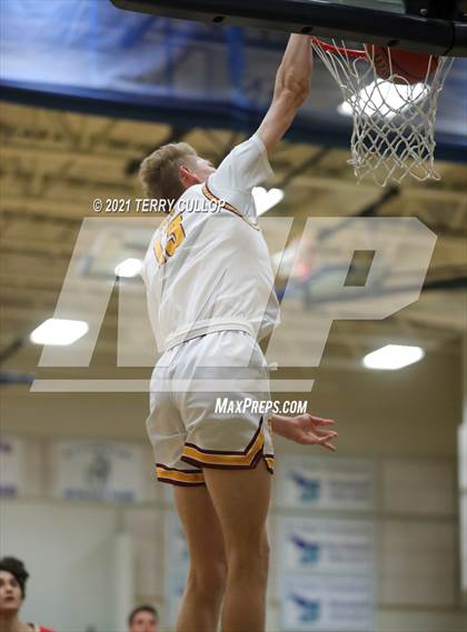 Thumbnail 2 in Judge Memorial vs. Mountain View (Eagle Holiday Shootout) photogallery.