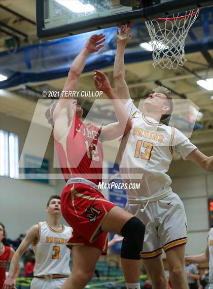 Thumbnail 2 in Judge Memorial vs. Mountain View (Eagle Holiday Shootout) photogallery.