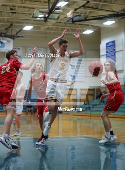 Thumbnail 3 in Judge Memorial vs. Mountain View (Eagle Holiday Shootout) photogallery.