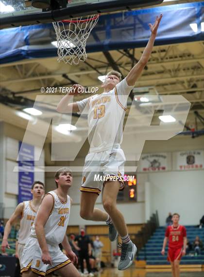 Thumbnail 3 in Judge Memorial vs. Mountain View (Eagle Holiday Shootout) photogallery.