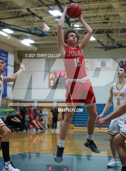 Thumbnail 3 in Judge Memorial vs. Mountain View (Eagle Holiday Shootout) photogallery.