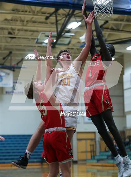 Thumbnail 3 in Judge Memorial vs. Mountain View (Eagle Holiday Shootout) photogallery.