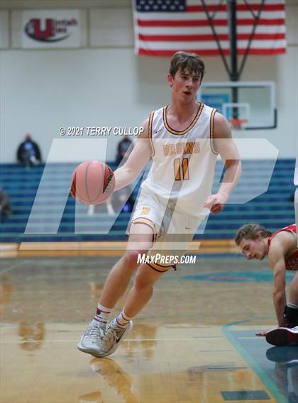 Thumbnail 3 in Judge Memorial vs. Mountain View (Eagle Holiday Shootout) photogallery.