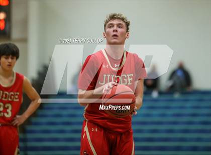 Thumbnail 2 in Judge Memorial vs. Mountain View (Eagle Holiday Shootout) photogallery.