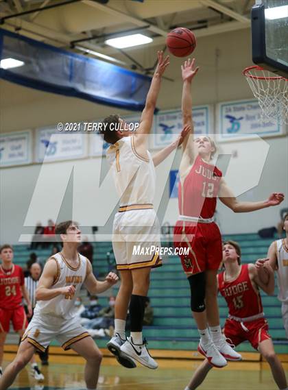Thumbnail 3 in Judge Memorial vs. Mountain View (Eagle Holiday Shootout) photogallery.