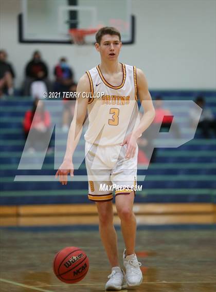 Thumbnail 2 in Judge Memorial vs. Mountain View (Eagle Holiday Shootout) photogallery.