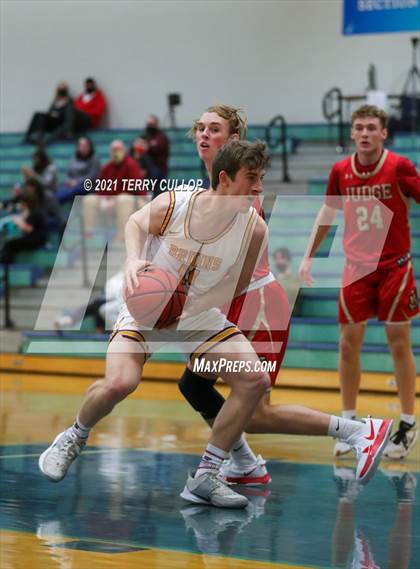 Thumbnail 3 in Judge Memorial vs. Mountain View (Eagle Holiday Shootout) photogallery.