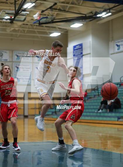 Thumbnail 2 in Judge Memorial vs. Mountain View (Eagle Holiday Shootout) photogallery.
