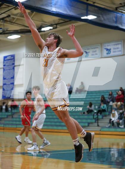 Thumbnail 3 in Judge Memorial vs. Mountain View (Eagle Holiday Shootout) photogallery.