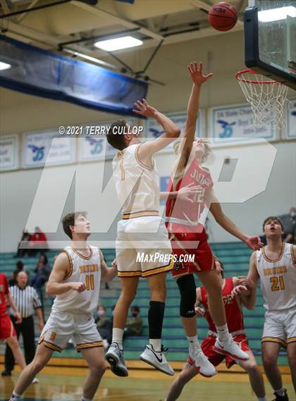 Thumbnail 2 in Judge Memorial vs. Mountain View (Eagle Holiday Shootout) photogallery.