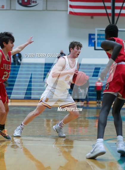 Thumbnail 3 in Judge Memorial vs. Mountain View (Eagle Holiday Shootout) photogallery.