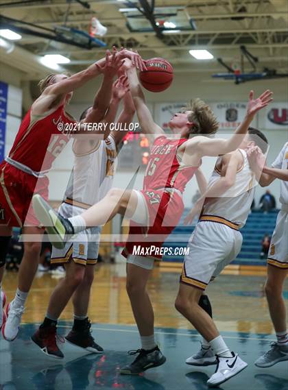 Thumbnail 3 in Judge Memorial vs. Mountain View (Eagle Holiday Shootout) photogallery.