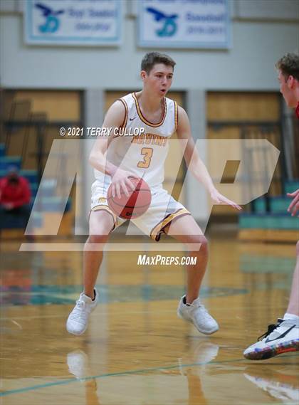 Thumbnail 3 in Judge Memorial vs. Mountain View (Eagle Holiday Shootout) photogallery.