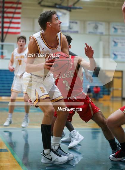 Thumbnail 2 in Judge Memorial vs. Mountain View (Eagle Holiday Shootout) photogallery.