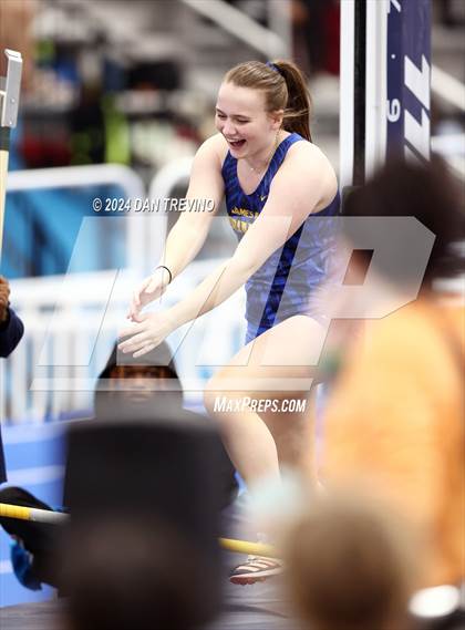 Thumbnail 1 in VHSL State Championship - Class 6 (Pole Vault) photogallery.