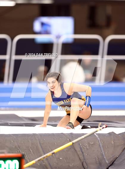 Thumbnail 3 in VHSL State Championship - Class 6 (Pole Vault) photogallery.