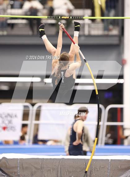 Thumbnail 3 in VHSL State Championship - Class 6 (Pole Vault) photogallery.
