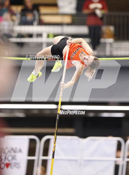 Thumbnail 1 in VHSL State Championship - Class 6 (Pole Vault) photogallery.