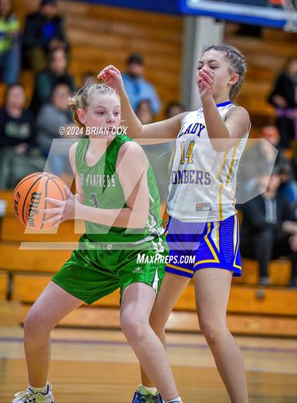 Thumbnail 2 in Mountain Home vs Yellville-Summit (Mountain Home Jr Invitational) photogallery.