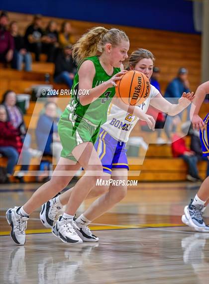 Thumbnail 3 in Mountain Home vs Yellville-Summit (Mountain Home Jr Invitational) photogallery.