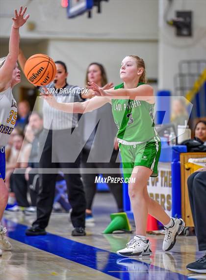 Thumbnail 3 in Mountain Home vs Yellville-Summit (Mountain Home Jr Invitational) photogallery.