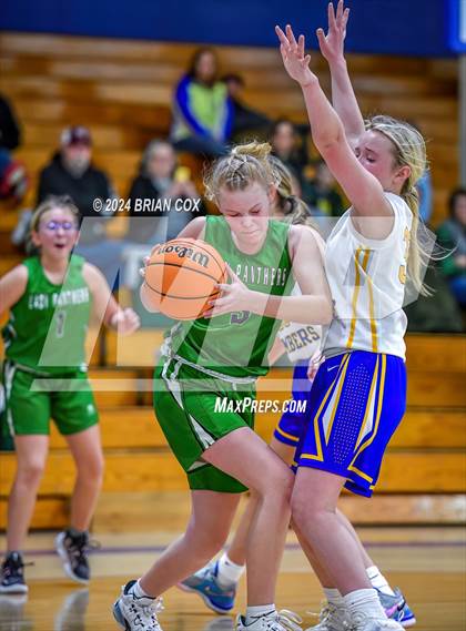 Thumbnail 2 in Mountain Home vs Yellville-Summit (Mountain Home Jr Invitational) photogallery.