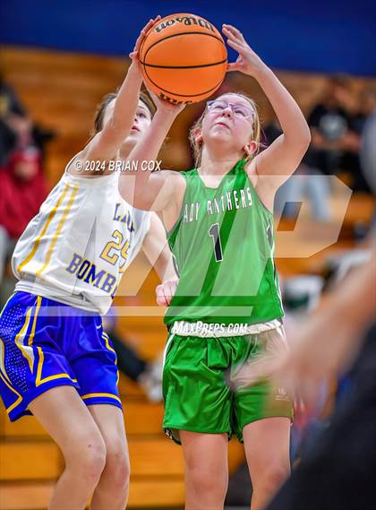 Thumbnail 2 in Mountain Home vs Yellville-Summit (Mountain Home Jr Invitational) photogallery.