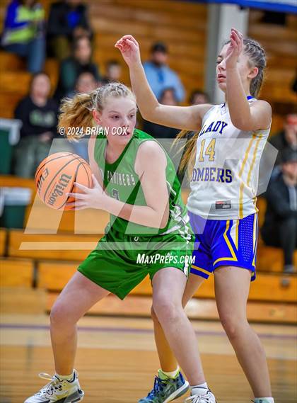 Thumbnail 3 in Mountain Home vs Yellville-Summit (Mountain Home Jr Invitational) photogallery.